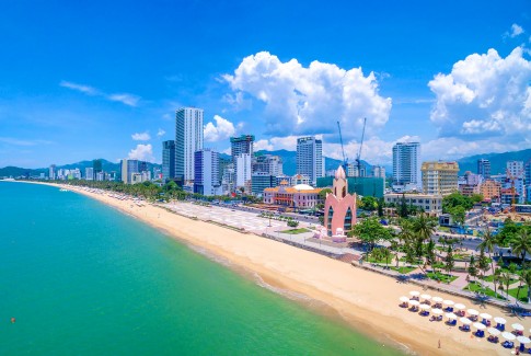 Vì Sao Nhiều Du Khách Chọn Resort Ven Thành Phố Thay Vì Lưu Trú Ngay Trung Tâm Nha Trang?